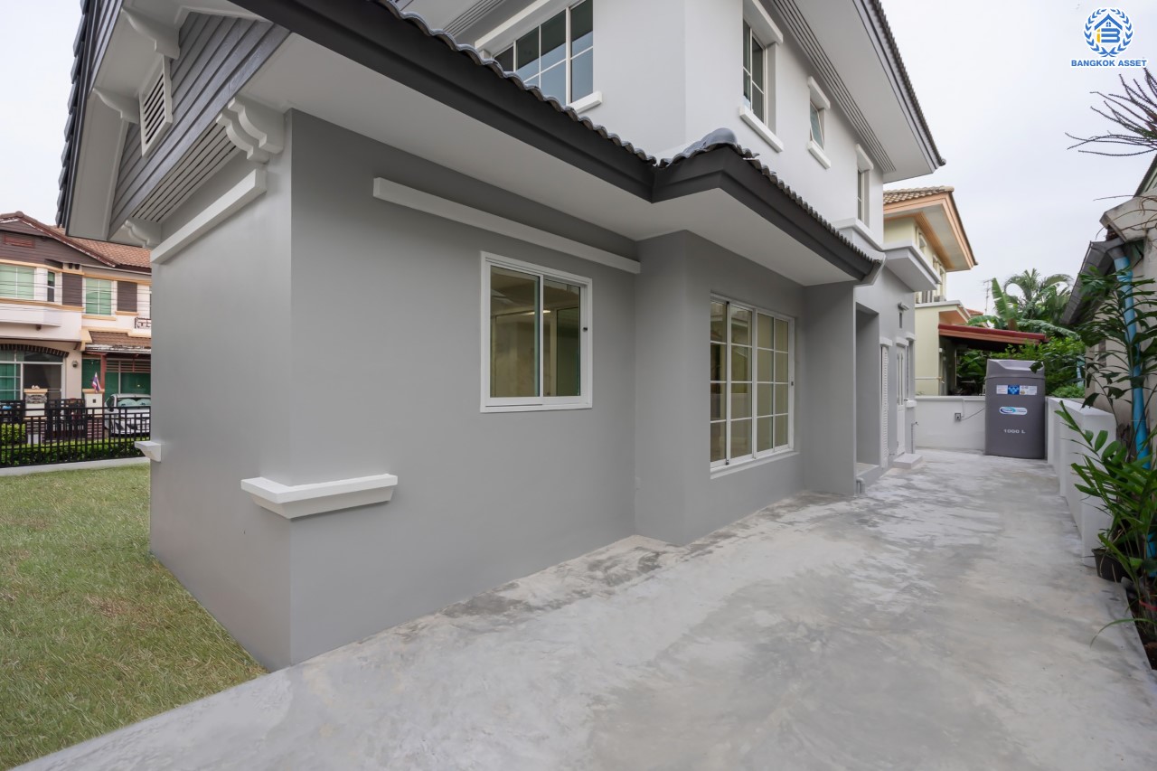 บ้านมือสองตกแต่งใหม่ ม.นันทวัน พระราม5 ตกแต่งหรูหรา หลังใหญ่กว่า 64 ตร.ว. ฟังก์ชันจัดเต็ม 3 ห้องนอน 3 ห้องน้ำ 1 ห้องอเนกประสงค์ จอดรถได้ 2 คัน พร้อม Living Room รองรับทุกความสุข ทำเลเดินทางสะดวก ใกล้ทางด่วน "กาญจนาภิเษก" และรถไฟฟ้าสายสีม่วง "สถานีบางรักใหญ่"